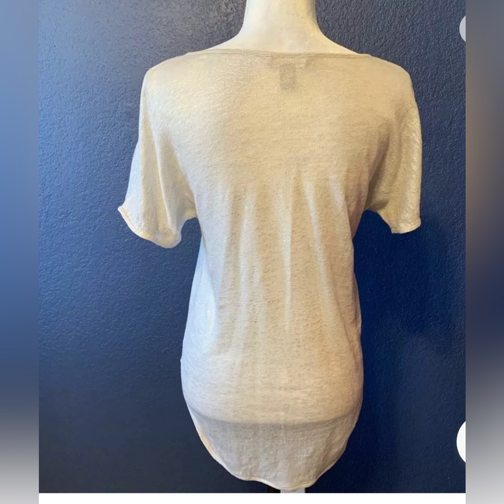 BANANA REPUBLIC Linen V-Neck Tee
100% Linen silver - Picture 2 of 4